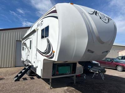 2019 ARCTIC FOX M 27- 5L