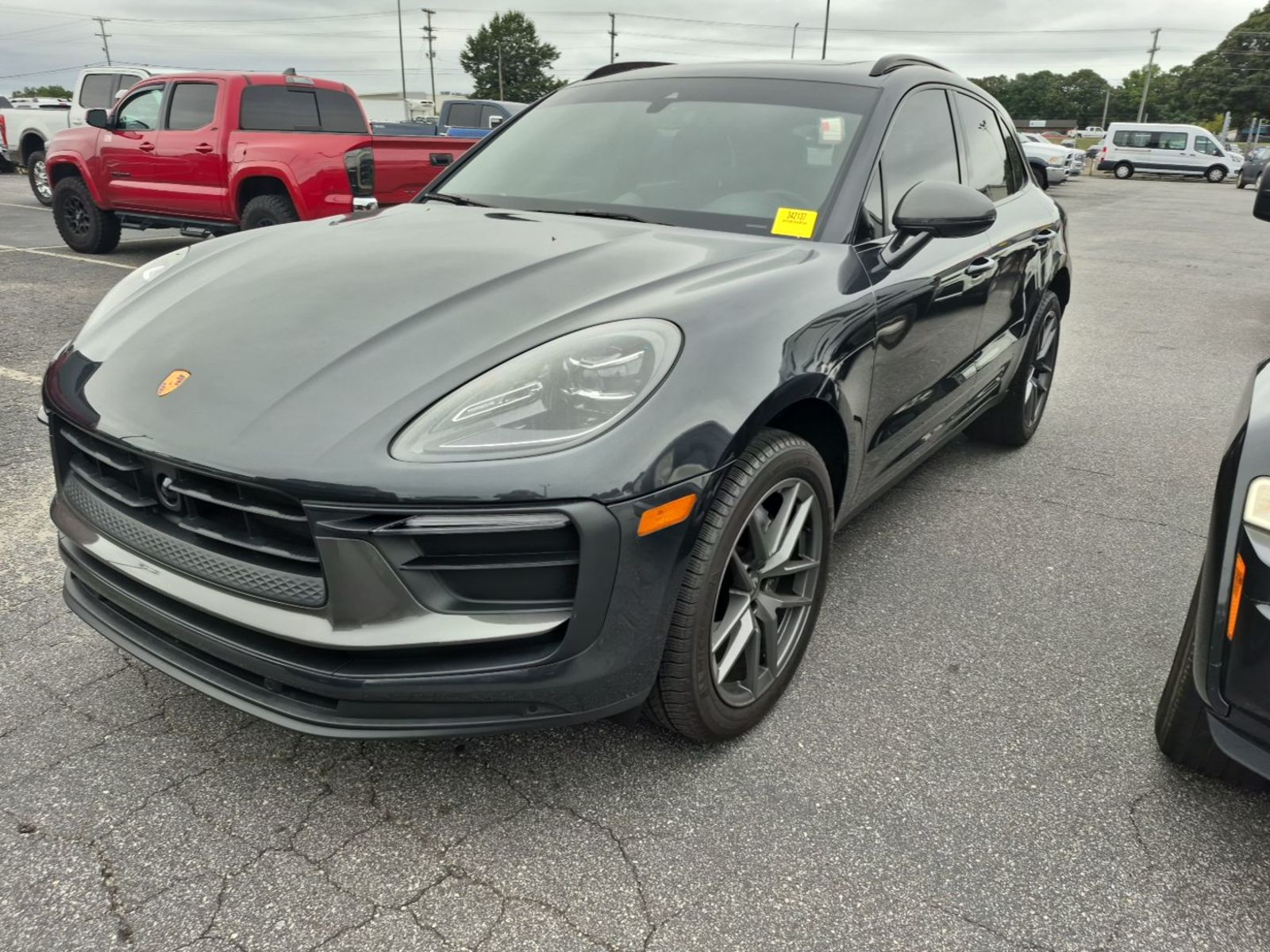 2025 Porsche macan  Base AWD