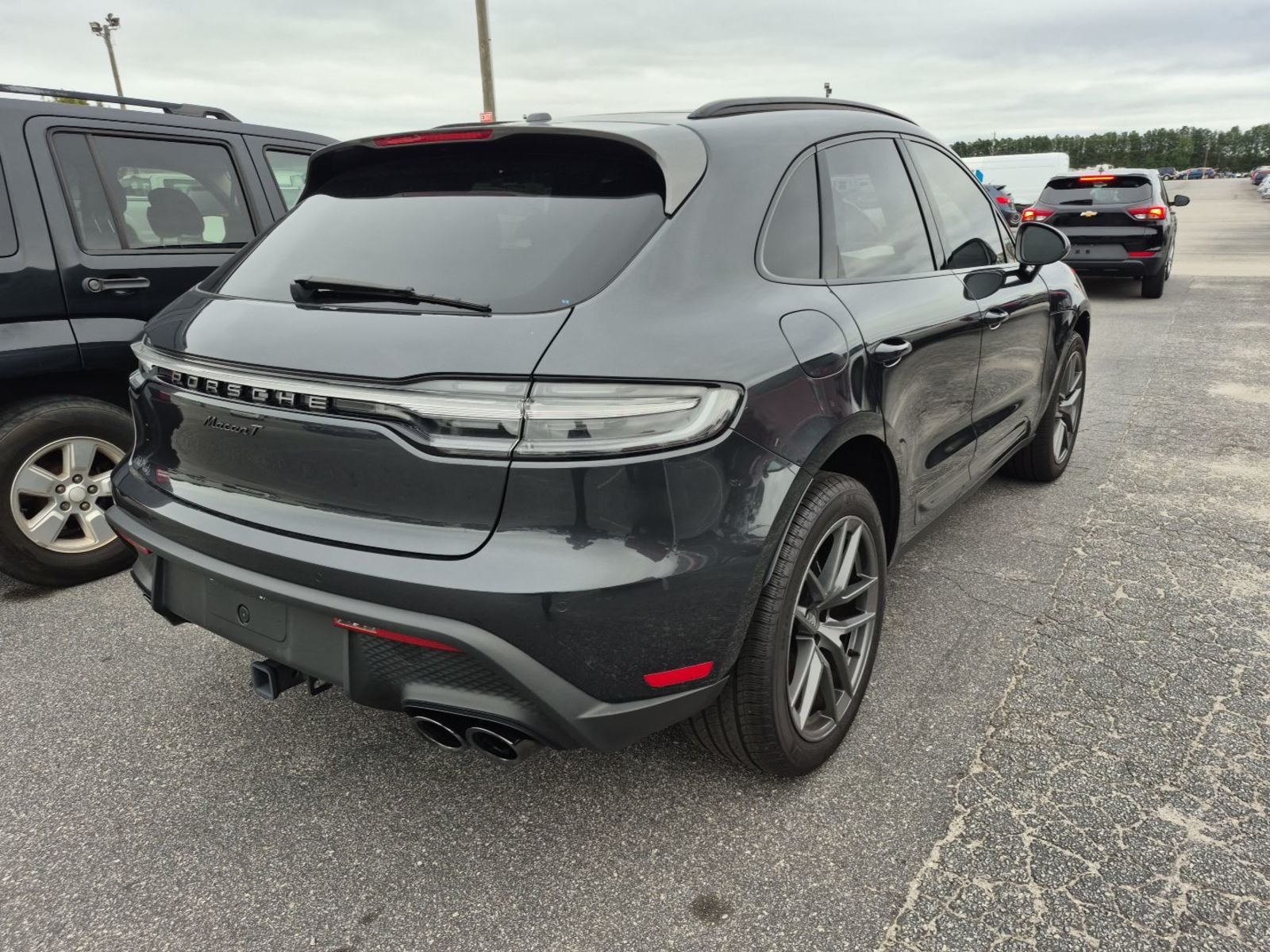 2025 Porsche macan  Base AWD