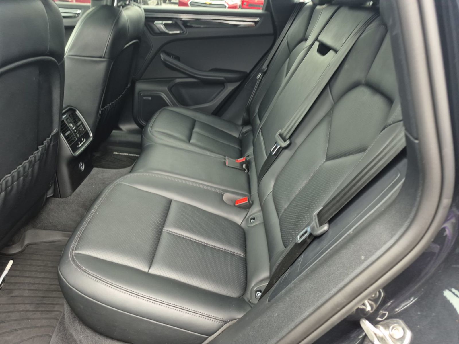 2025 Porsche macan  Base AWD