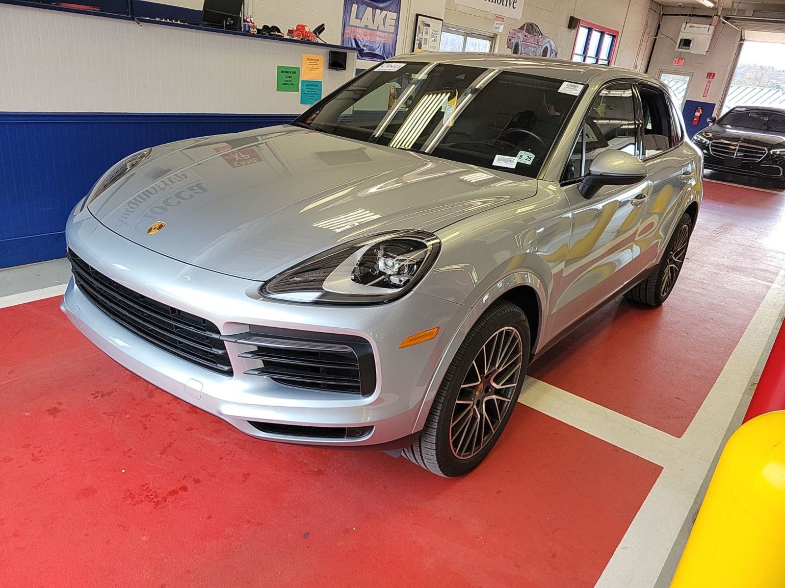 2020 Porsche cayenne  Base AWD