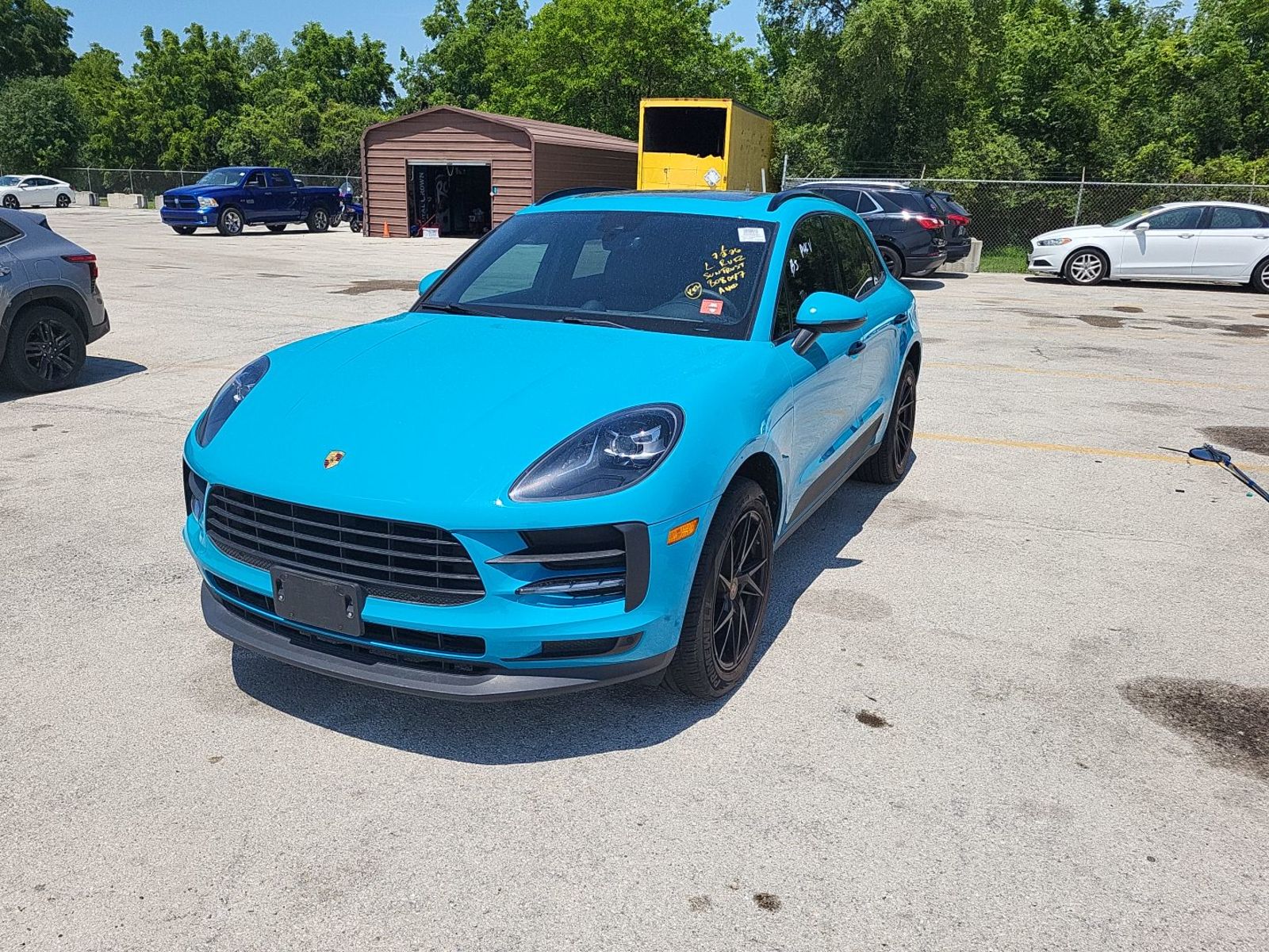 2021 Porsche macan  Base AWD