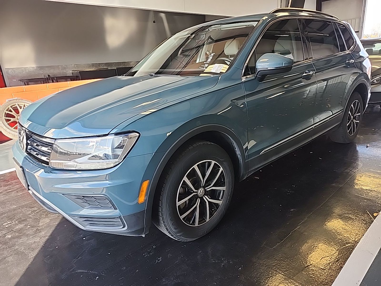 2021 Volkswagen Tiguan  SE FWD