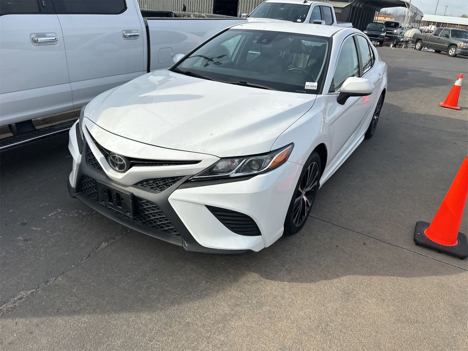2020 Toyota Camry  SE FWD