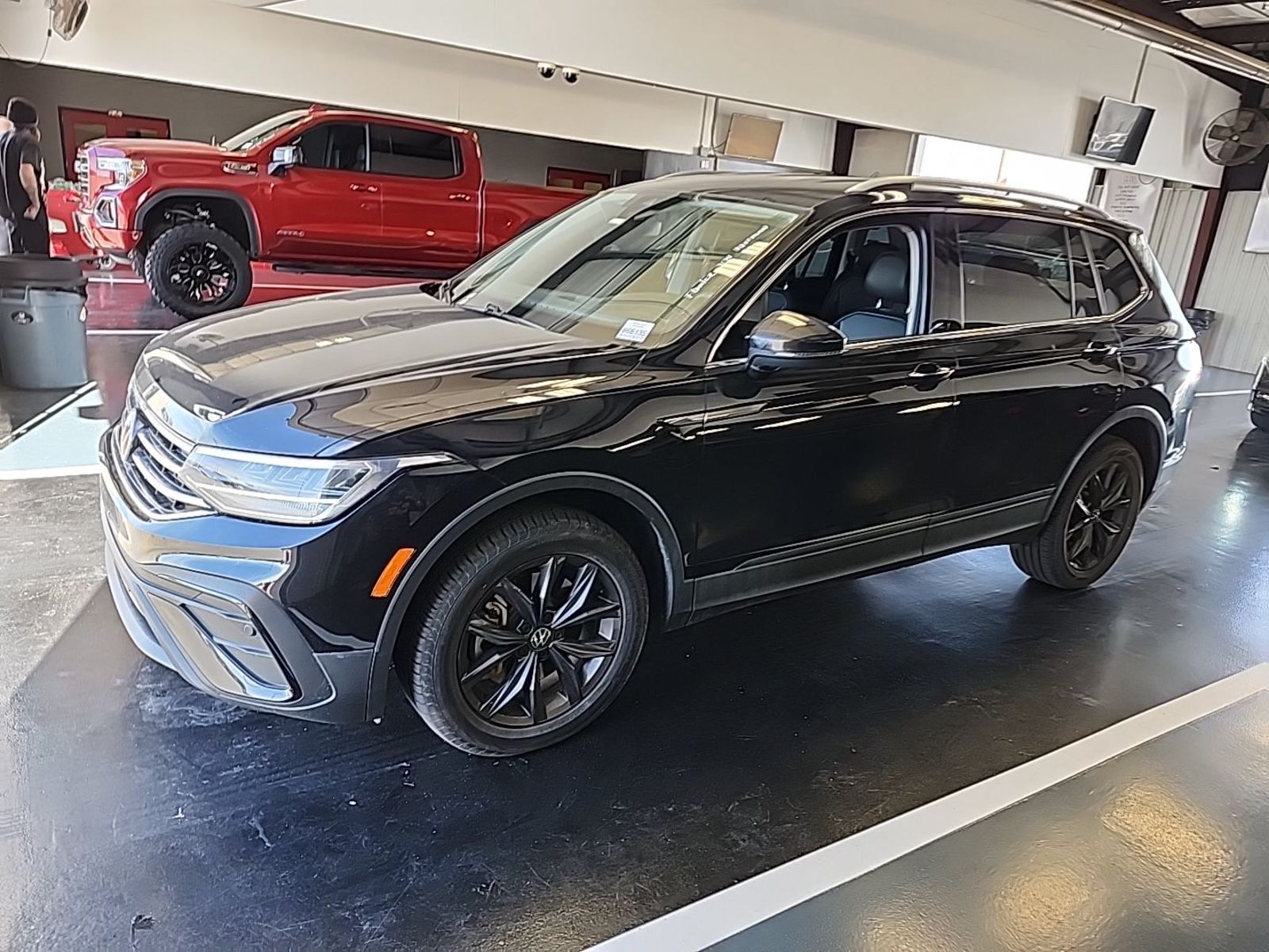 2022 Volkswagen Tiguan  SE FWD