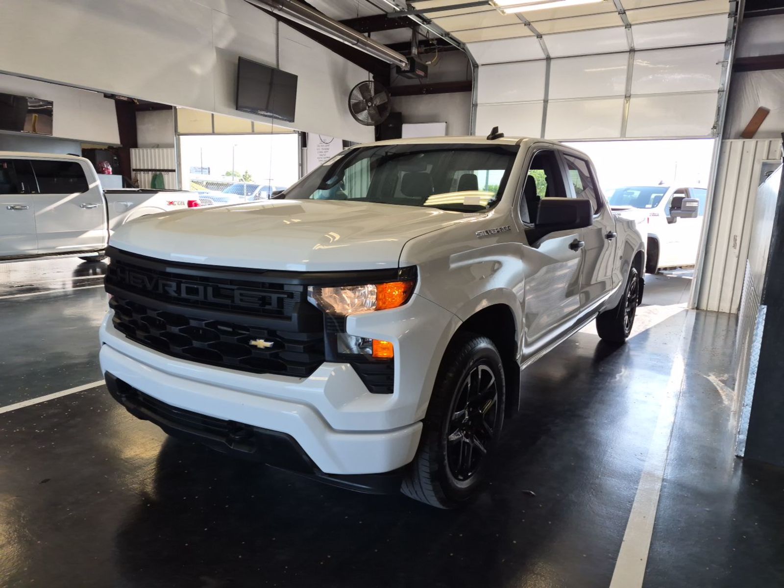 2023 Chevrolet Silverado 1500  Custom AWD