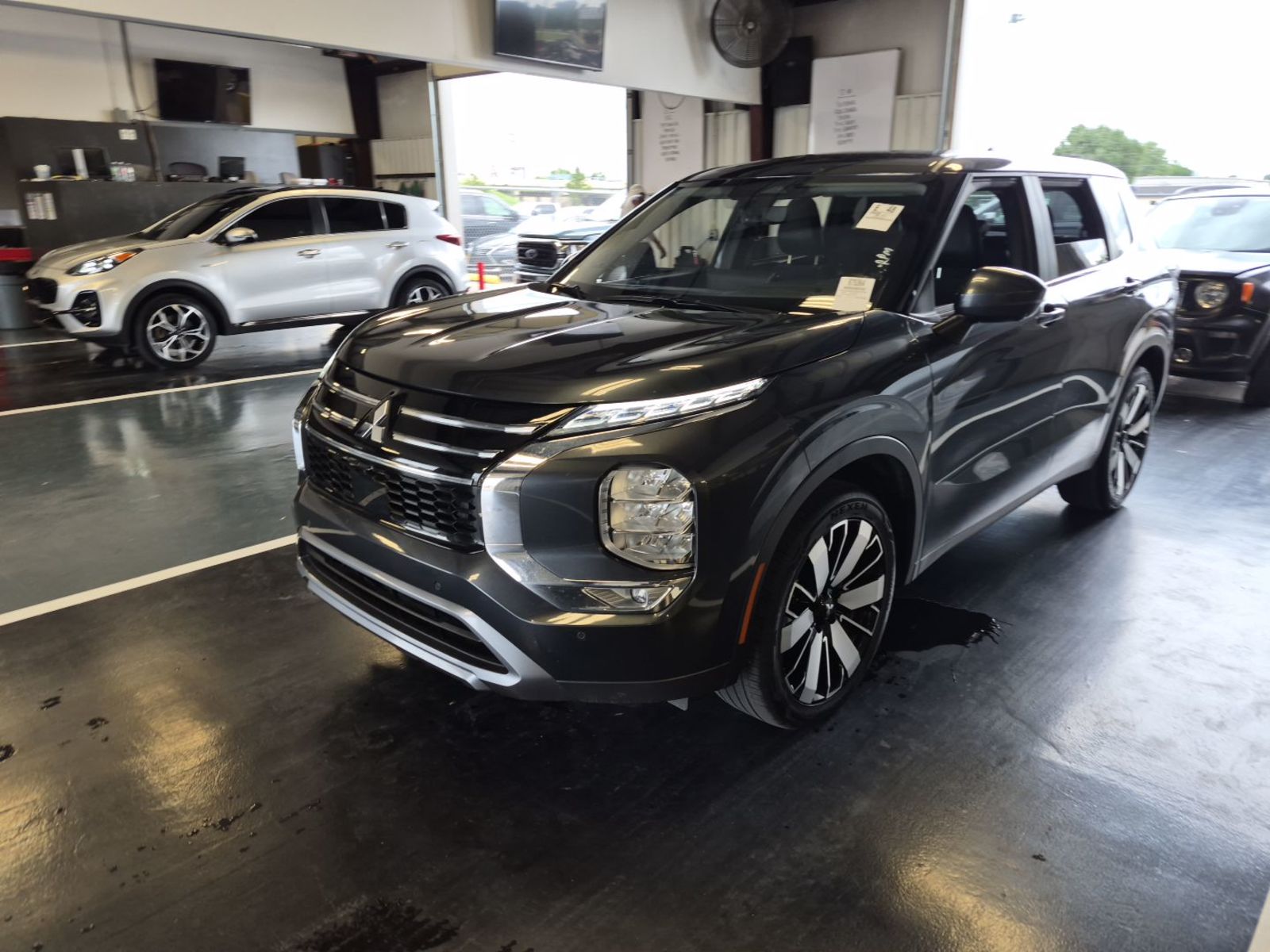 2025 Mitsubishi Outlander  SE FWD
