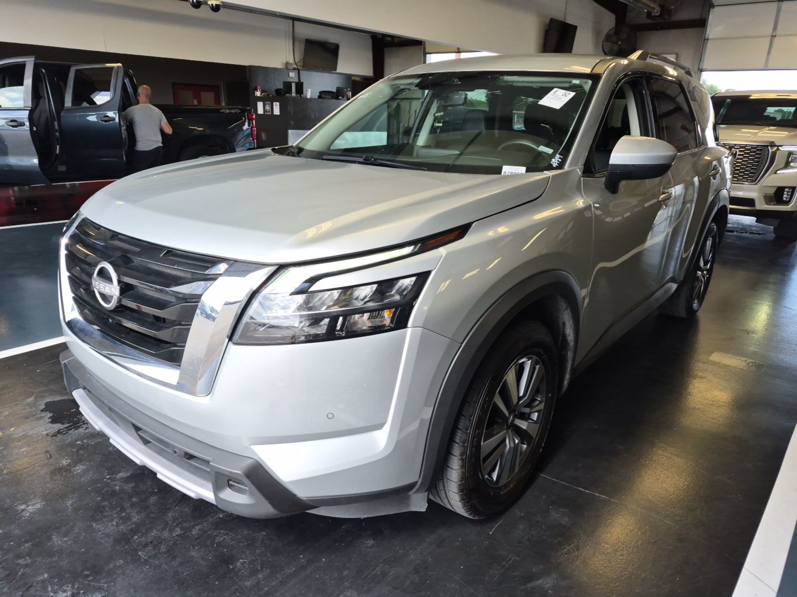 2025 Nissan Pathfinder SL FWD