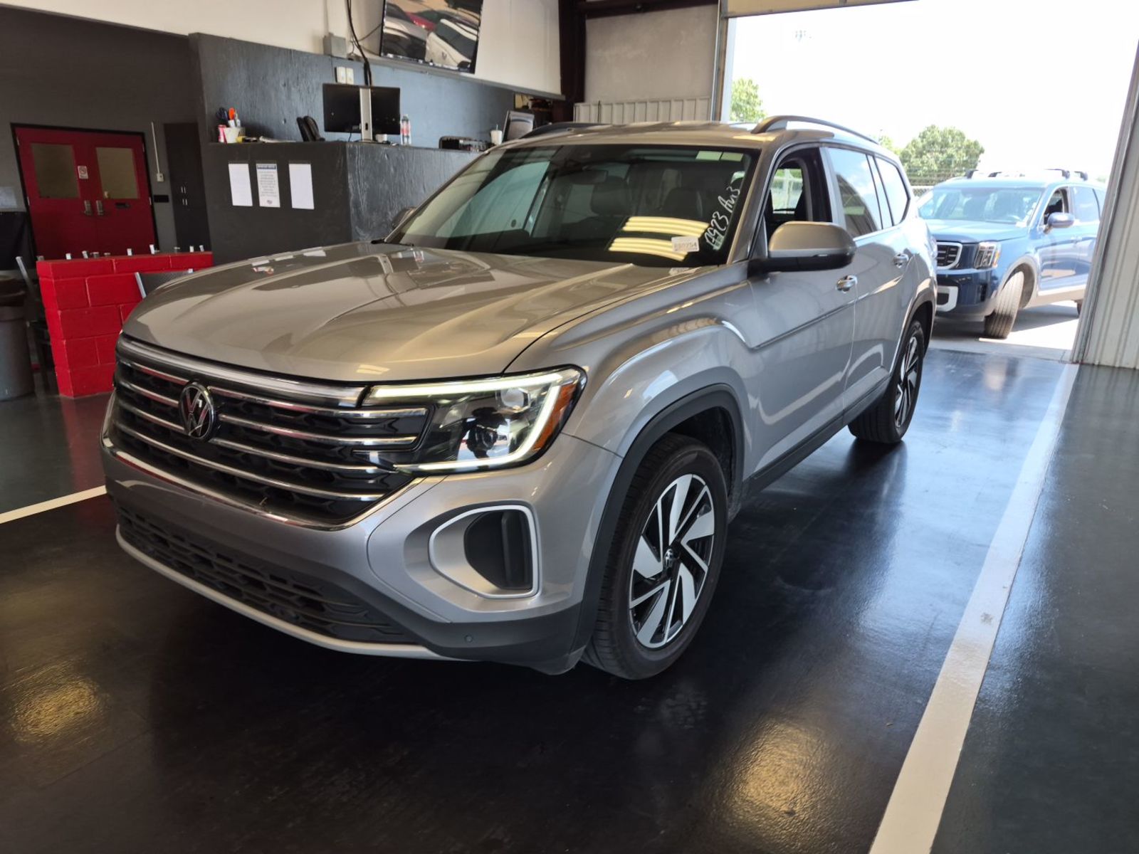 2025 Volkswagen Atlas   FWD
