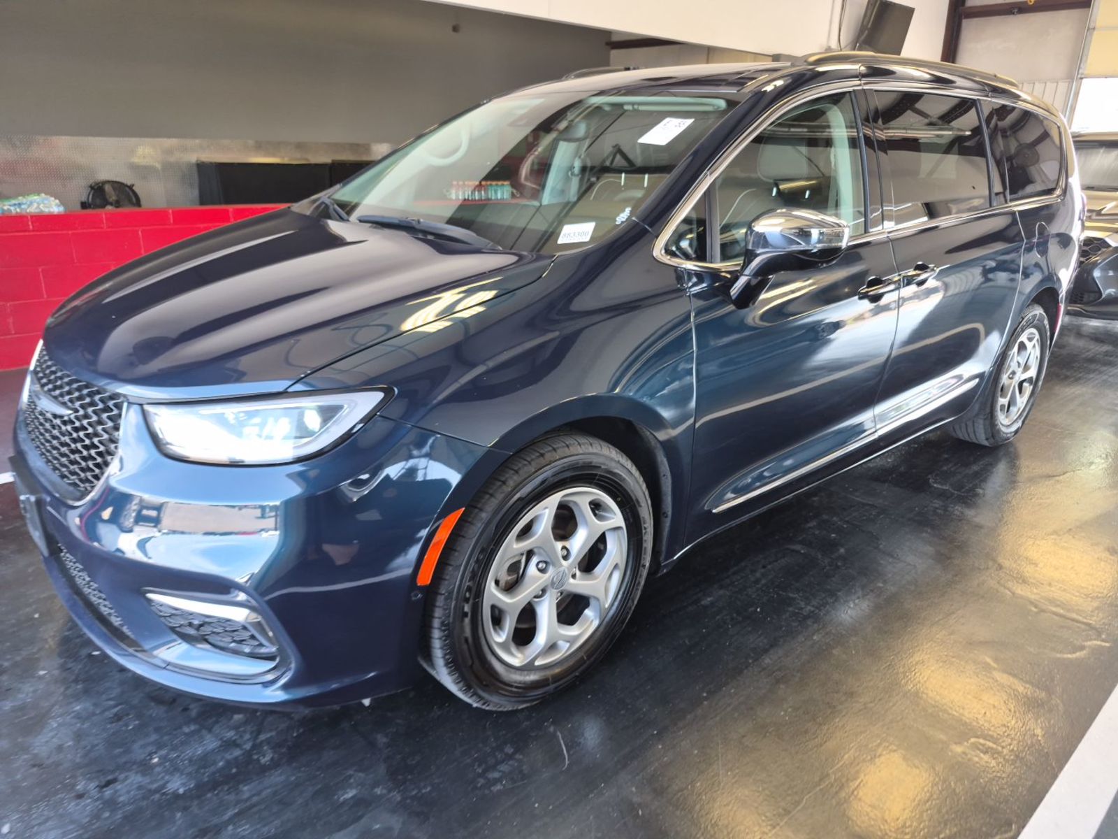 2023 Chrysler Pacifica  Limited FWD