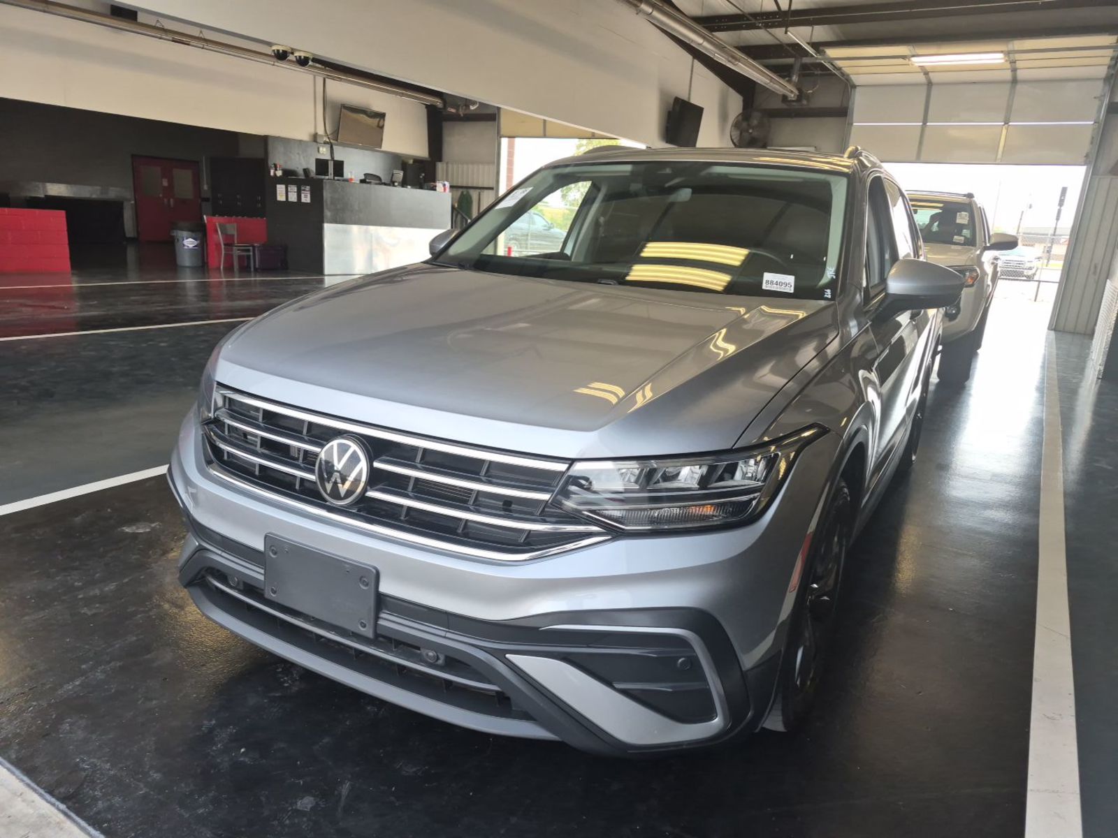 2022 Volkswagen Tiguan  SE FWD