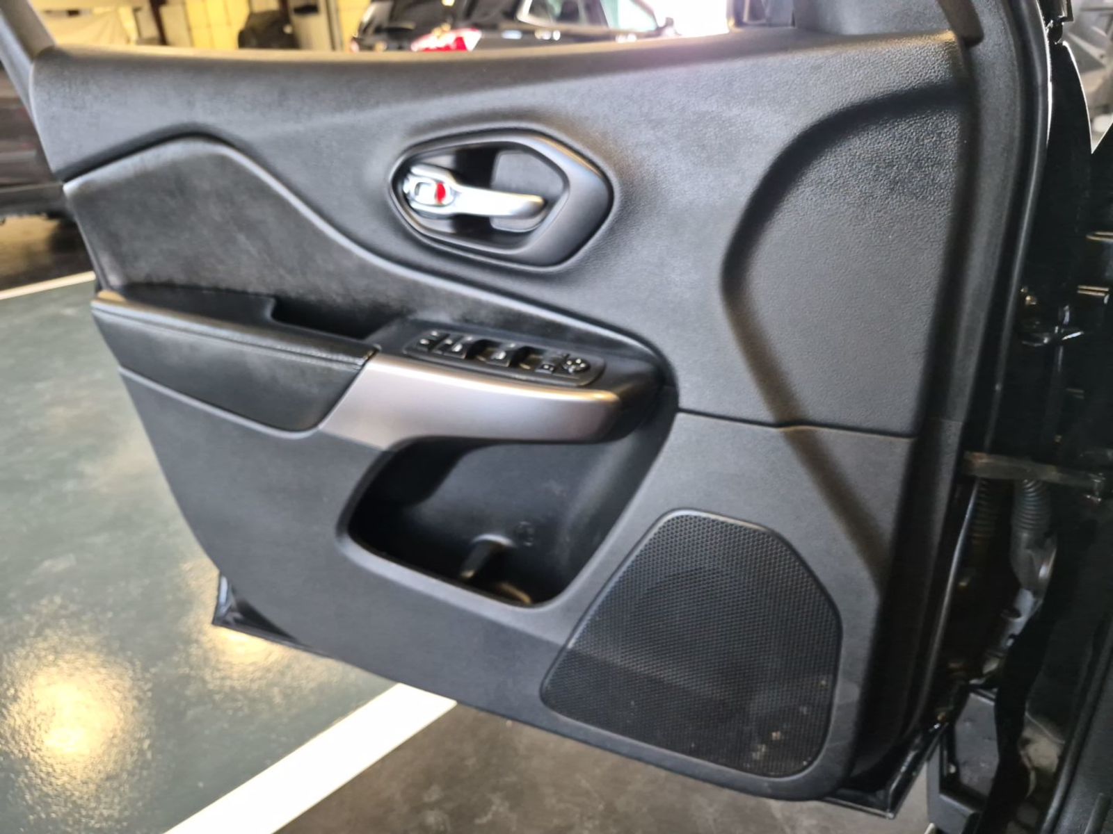 2020 Jeep Cherokee  Latitude Plus FWD