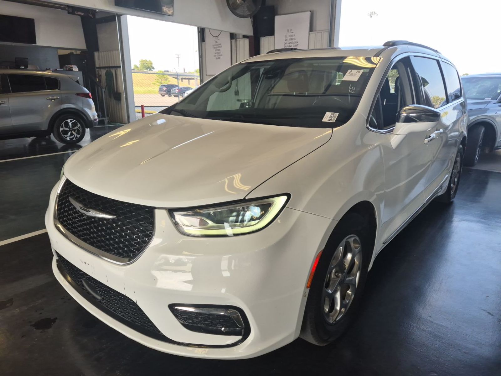 2022 Chrysler Pacifica  Limited FWD
