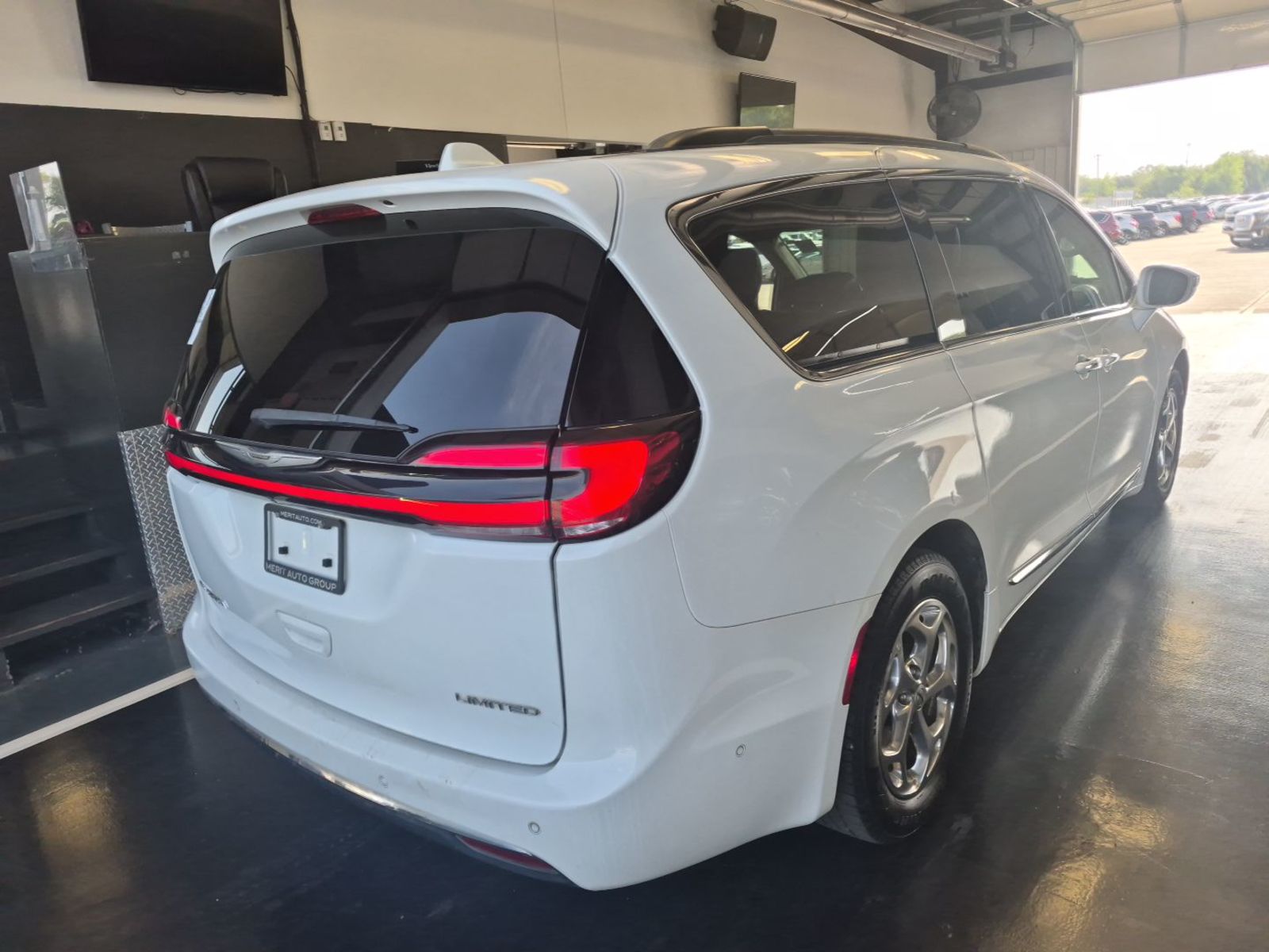 2022 Chrysler Pacifica  Limited FWD