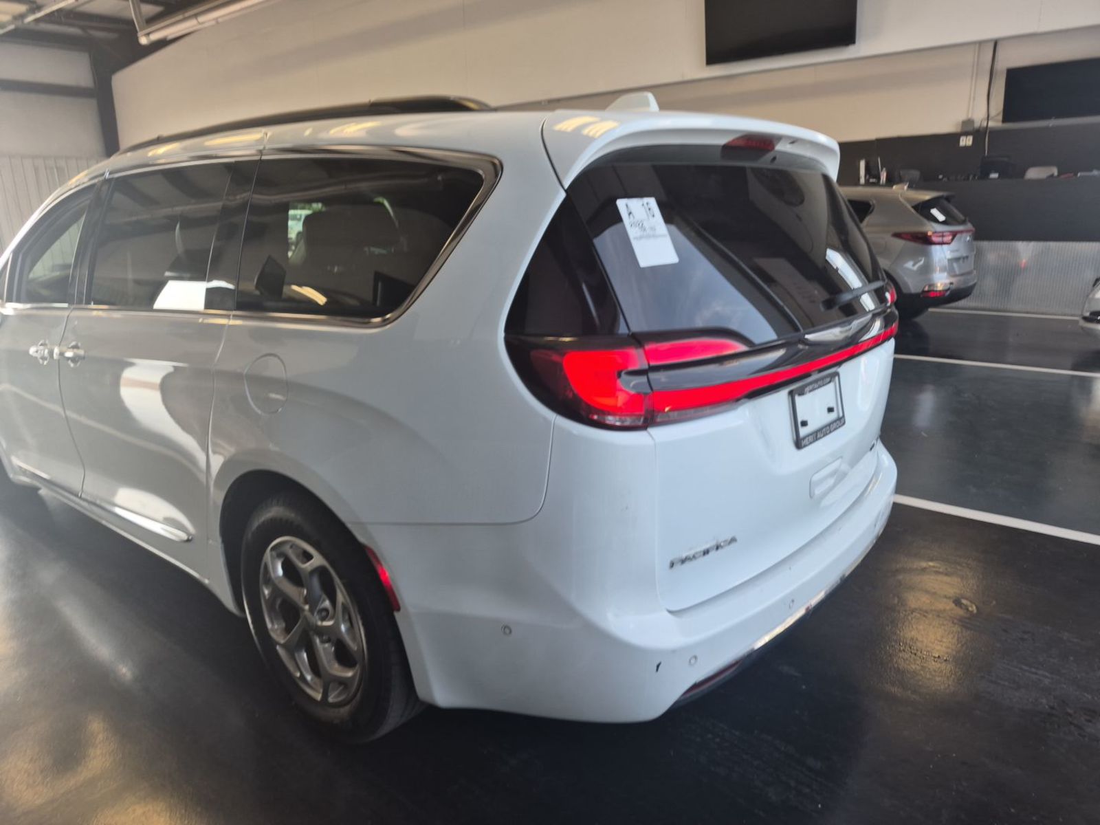 2022 Chrysler Pacifica  Limited FWD