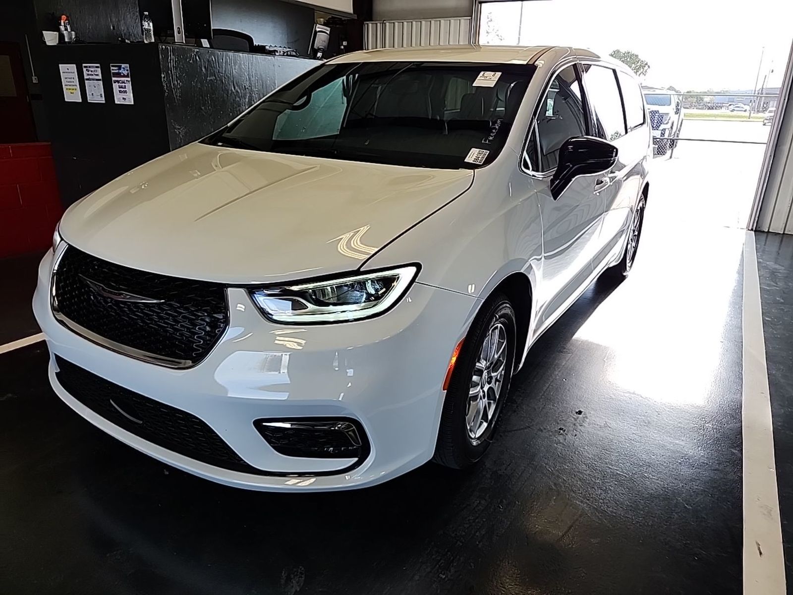 2026 Chrysler Pacifica  Select FWD