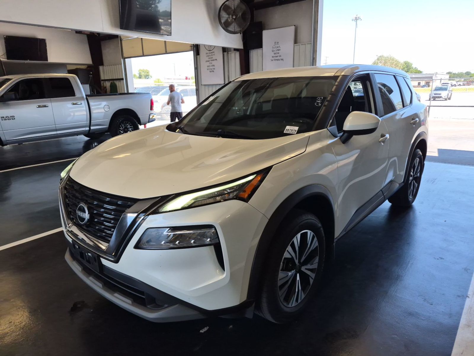 2023 Nissan Rogue SV FWD