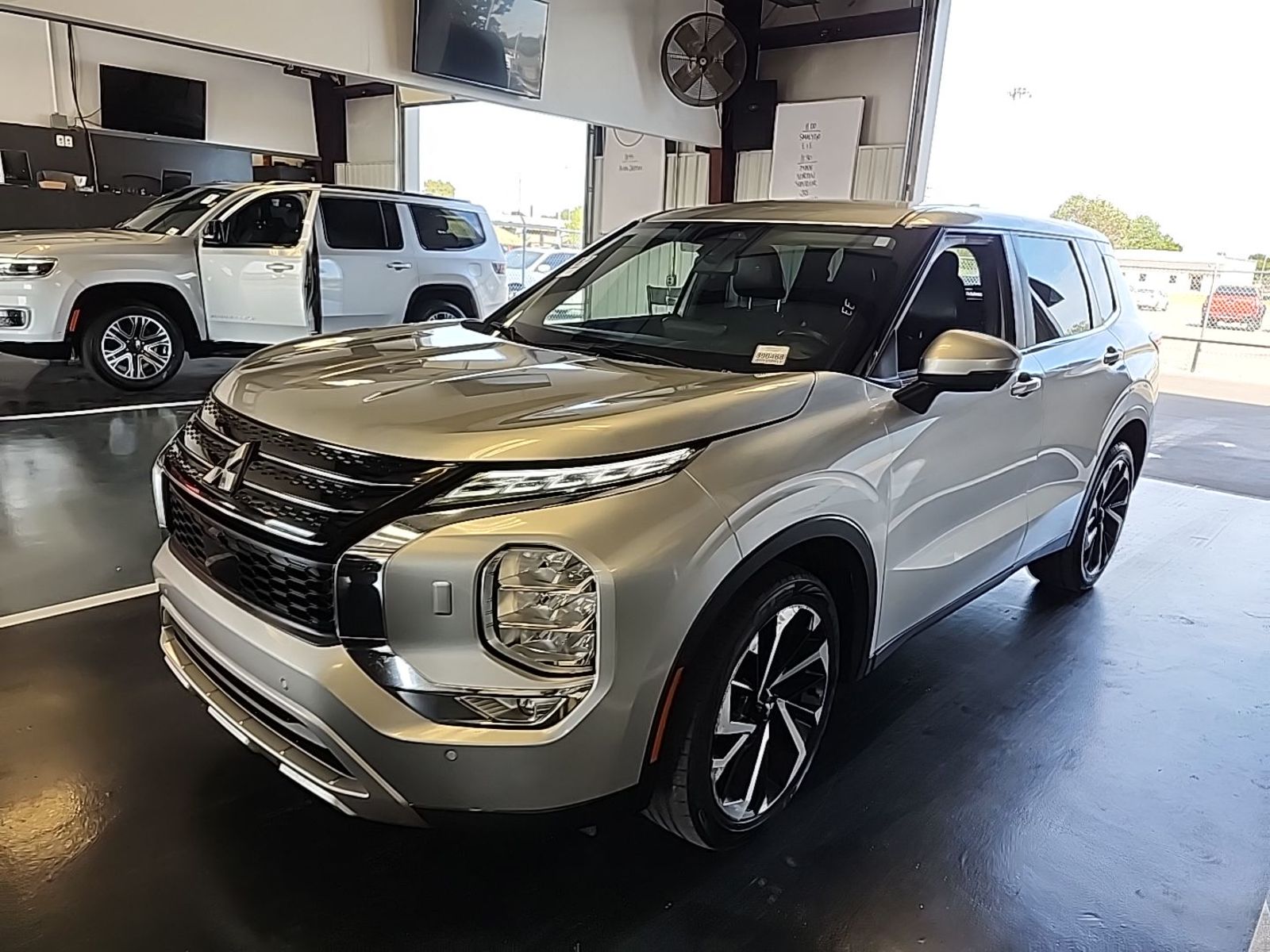 2023 Mitsubishi Outlander  SE AWD