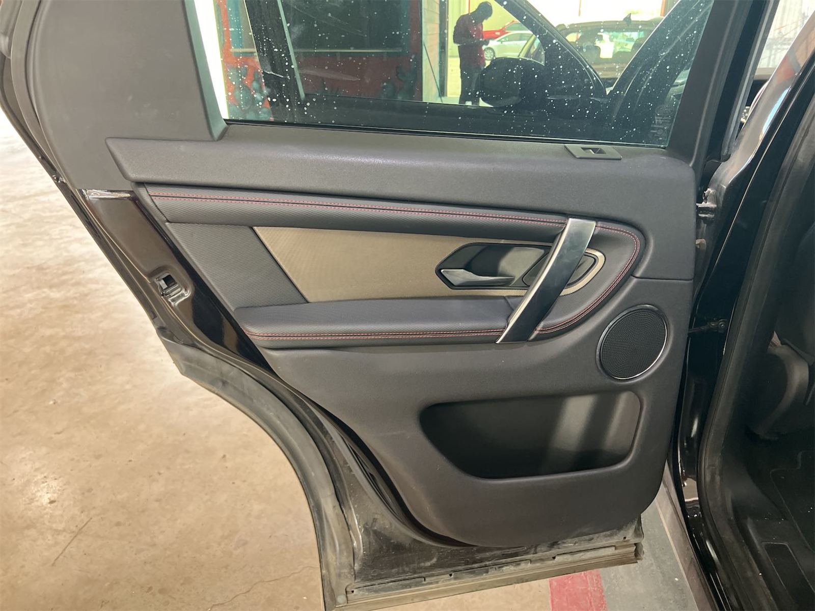 2020 Land Rover Discovery  S R-Dynamic AWD