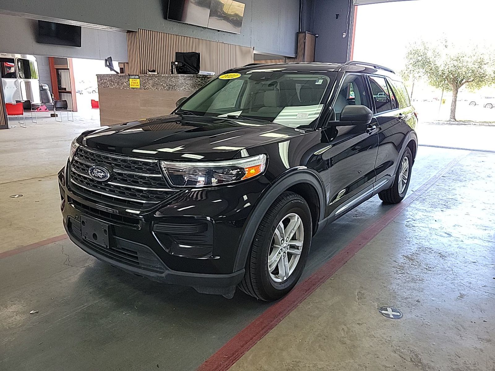 2022 Ford Explorer  XLT RWD