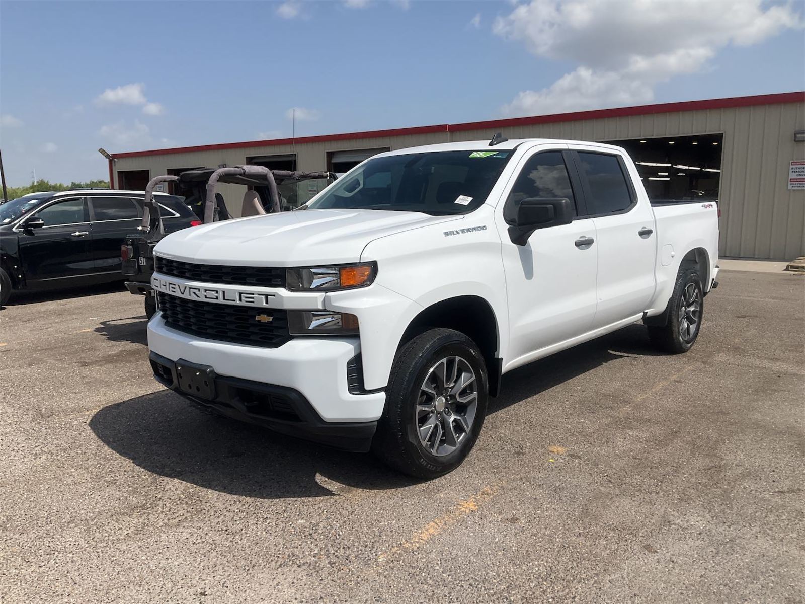 2021 Chevrolet Silverado 1500  Custom AWD